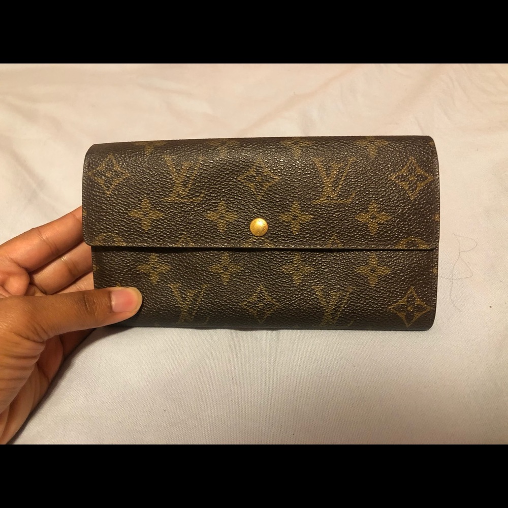 Authentic Louis Vuitton Sarah Wallet